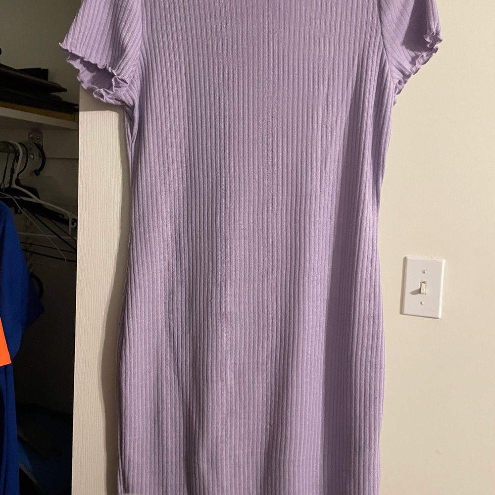 Ribbed dress with lettuce style neck and sleeves.